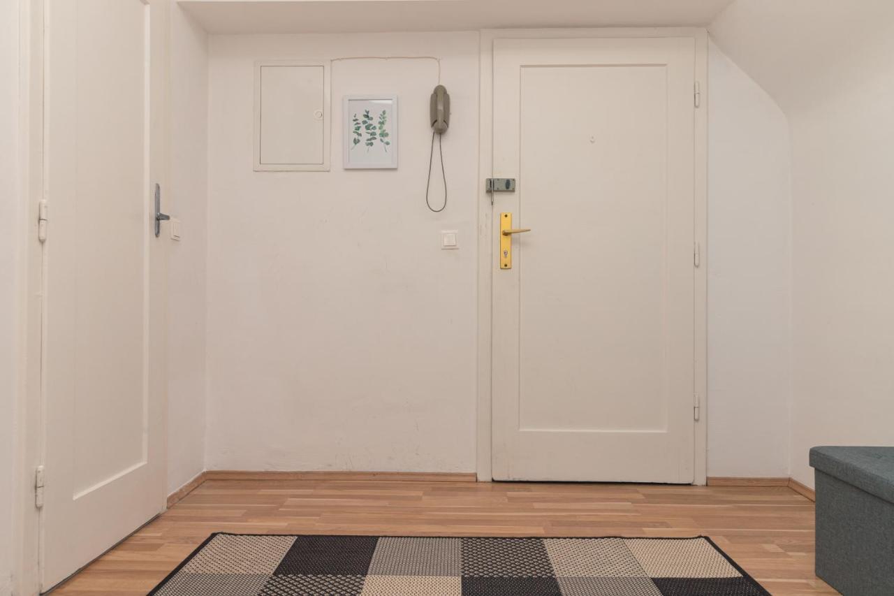 Milky Way Top Floor 2-Bedroom Apartment Air Condition Vienna Exterior photo